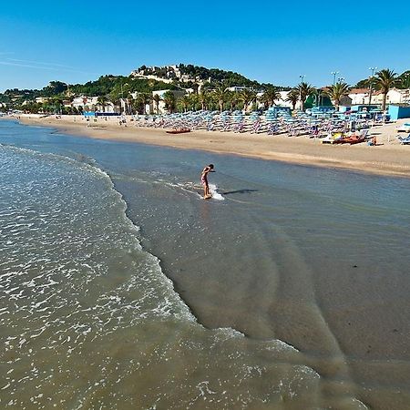 Hotel Europa Cupra Marittima Bagian luar foto