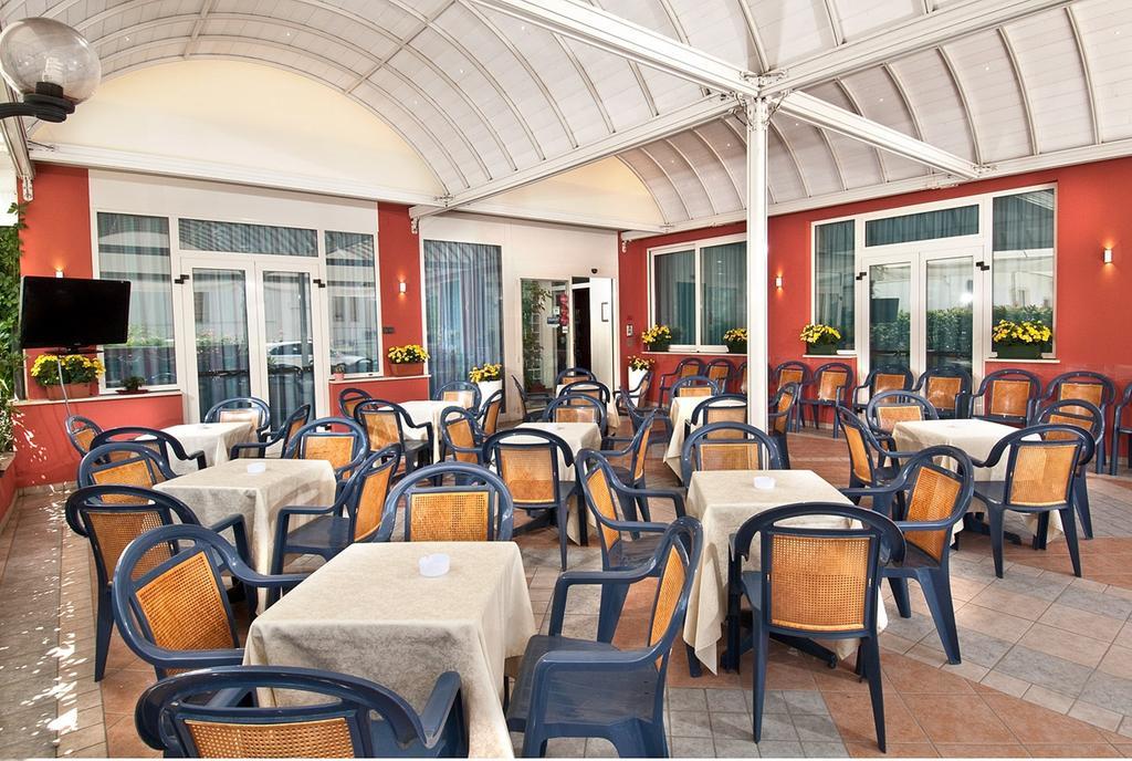 Hotel Europa Cupra Marittima Bagian luar foto