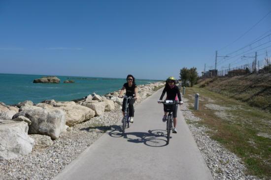 Hotel Europa Cupra Marittima Bagian luar foto