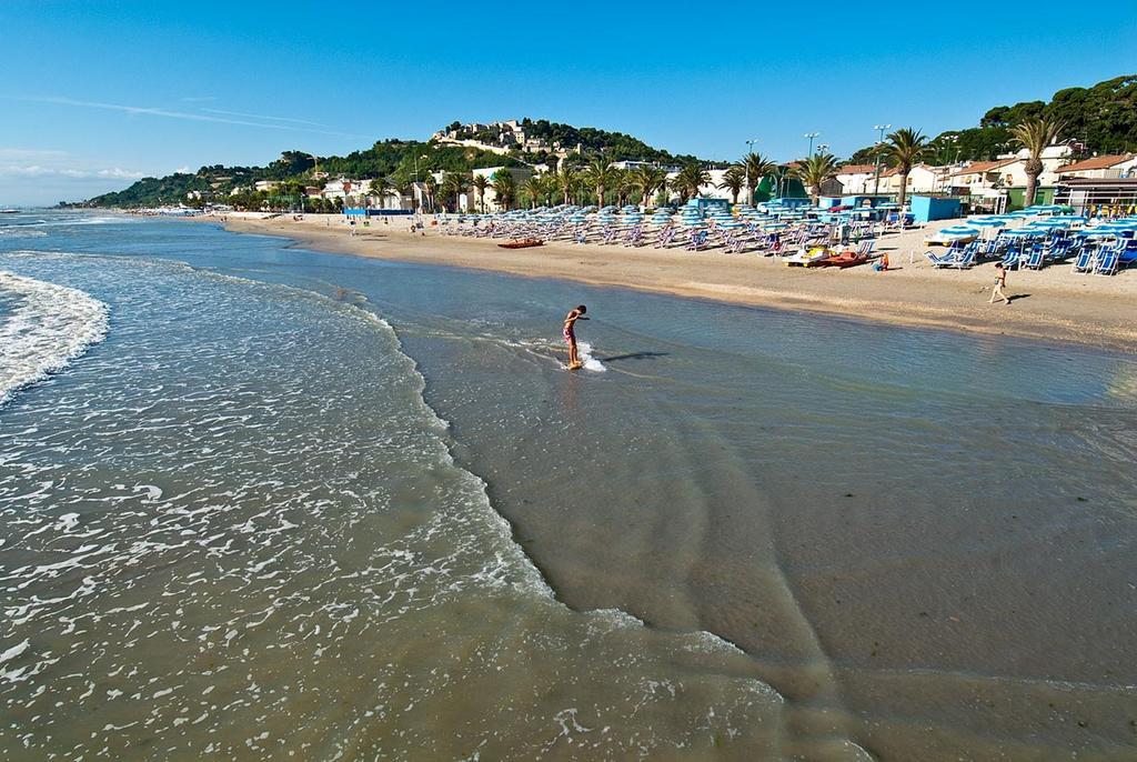 Hotel Europa Cupra Marittima Bagian luar foto